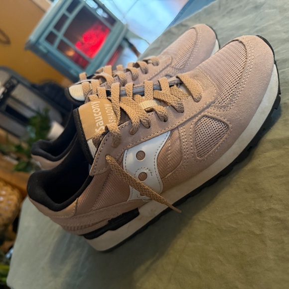 ❤️Day Special Saucony Shadow Sneakers Tan & White size 7.5 - Picture 4 of 8